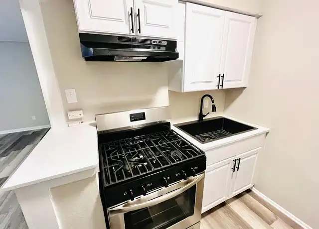 Property at Mahncke Park LLC - 119 Andrews, San Antonio, TX, 78209, 0-1 beds, 1 bath, [object Object]