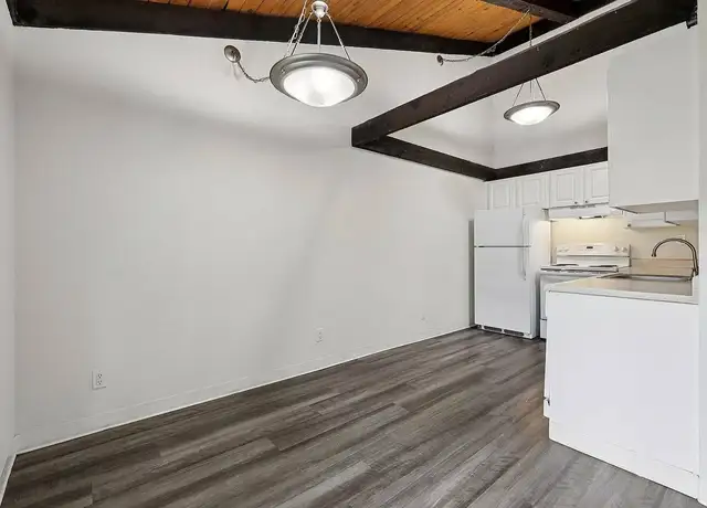 Photo of 15110 Macadam Rd S, Tukwila, WA 98188