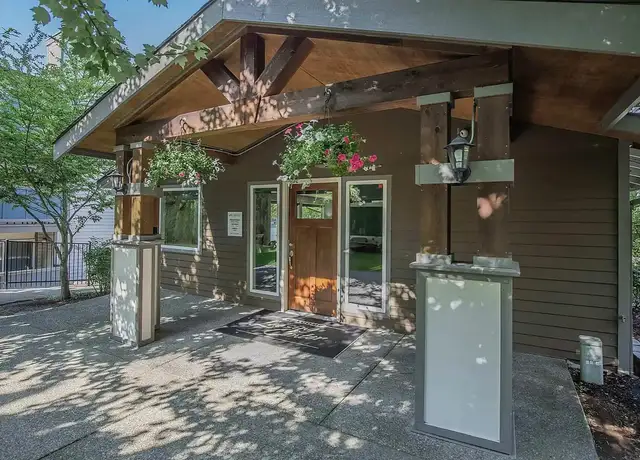 Photo of 15110 Macadam Rd S, Tukwila, WA 98188