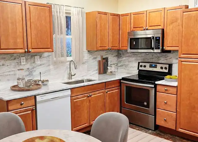 Property at 52 W Blake Ave, Columbus, OH, 43202, 5 beds, 2 baths, [object Object]