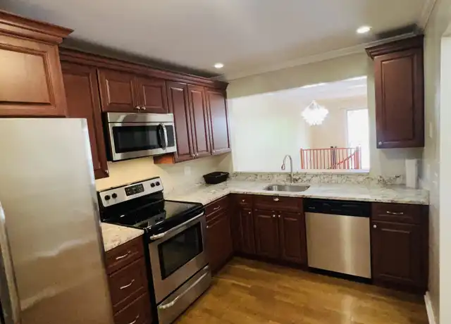Property at 55 Mill Plain Rd Unit 29-7, Danbury, CT, 06811, 1 bed, 1 bath, [object Object]