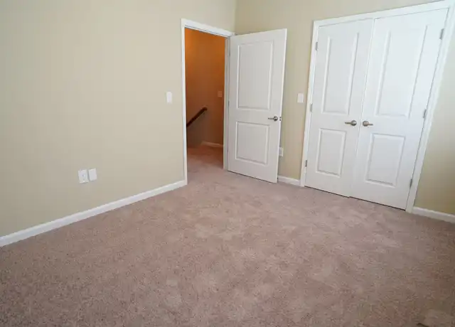 Property at 156 Silver St, Tullahoma, TN, 37388, 2 beds, 2.5 baths, [object Object]