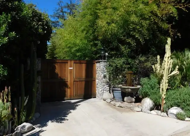 Property at 22737 Erwin St, Woodland Hills, CA, 91367, 0 beds, 1 bath, [object Object]