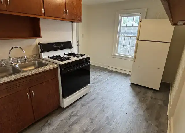 Property at 114 E 8th St, Mishawaka, IN, 46544, 1 bed, 1 bath, [object Object]