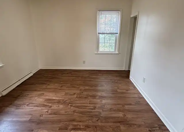 Property at 114 E 8th St, Mishawaka, IN, 46544, 1 bed, 1 bath, [object Object]