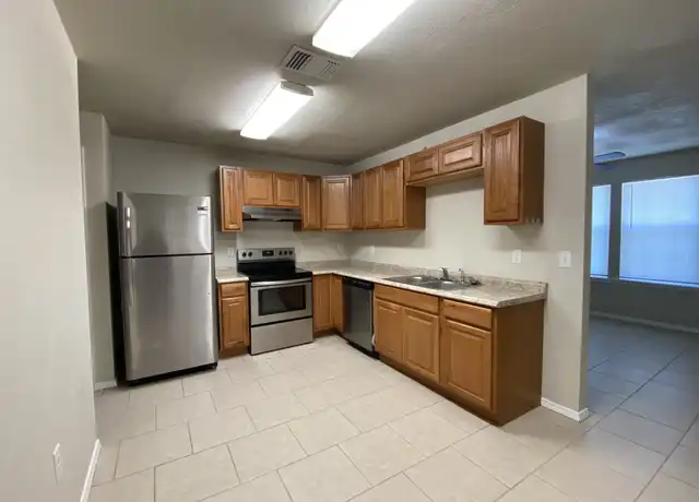 Property at 512 Dossey St Unit 104, Pleasanton, TX, 78064, 2 beds, 1 bath, [object Object]