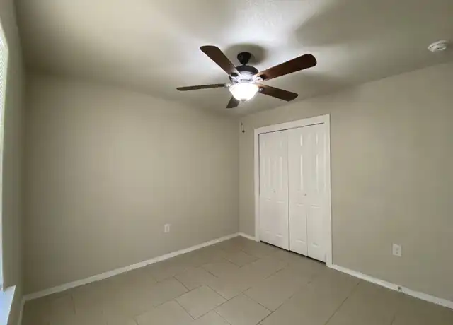 Property at 512 Dossey St Unit 104, Pleasanton, TX, 78064, 2 beds, 1 bath, [object Object]