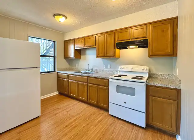 Property at 330 S 17th St Apt 4, Batesville, AR, 72501, 2 beds, 1 bath, [object Object]