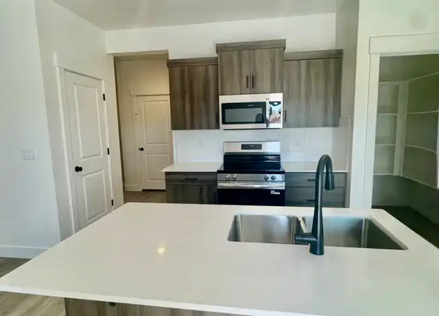 Property at 5722 S Weehawken Ln Unit 1, St. George, UT, 84790, 4 beds, 2.5 baths, [object Object]