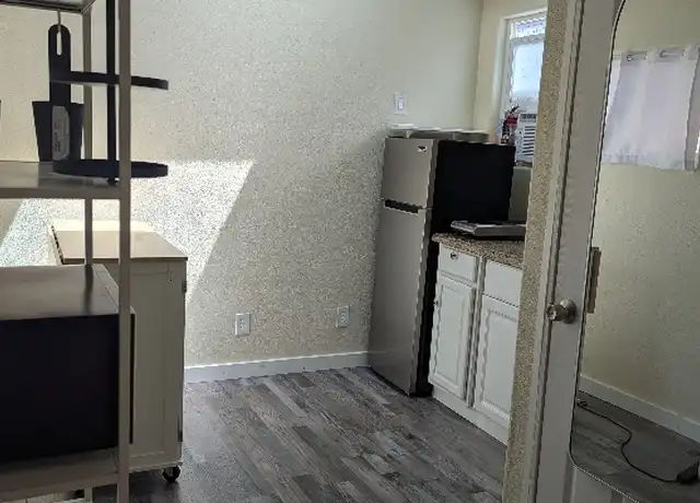 Property at 1127 Grand Ave Unit 6, San Diego, CA, 92109, 1 bed, 1 bath, [object Object]