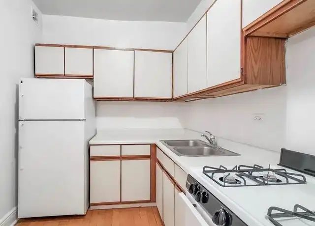 Property at 4312 N Sheridan Rd, Chicago, IL, 60613, 2 beds, 1 bath, [object Object]