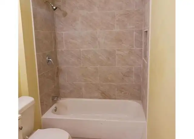 Property at 3675 Independence Rd Unit DOWN, Cleveland, OH, 44105, 3 beds, 1 bath, [object Object]
