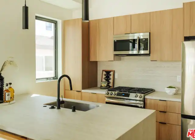 Property at 1343 S Ogden Dr, Los Angeles, CA, 90019, 5 beds, 4.5 baths, [object Object]