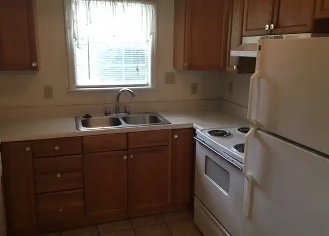 Property at 895 Greenwood Dr Unit B, Valdosta, GA, 31601, 3 beds, 2.5 baths, [object Object]