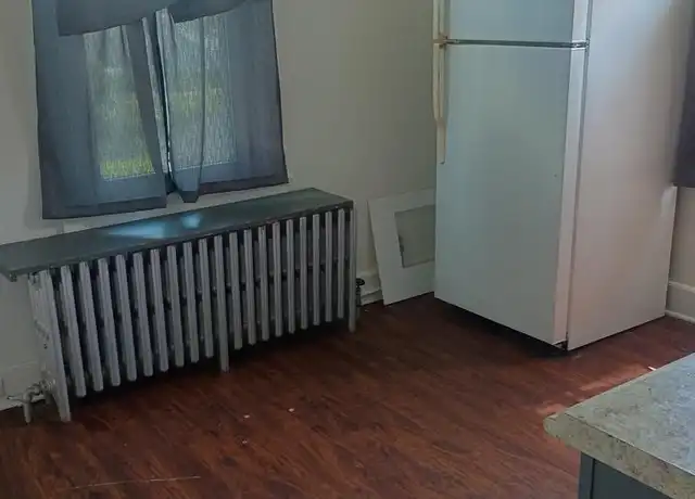 Property at 410 Main St Unit B, Parkesburg, PA, 19365, 3 beds, 1 bath, [object Object]