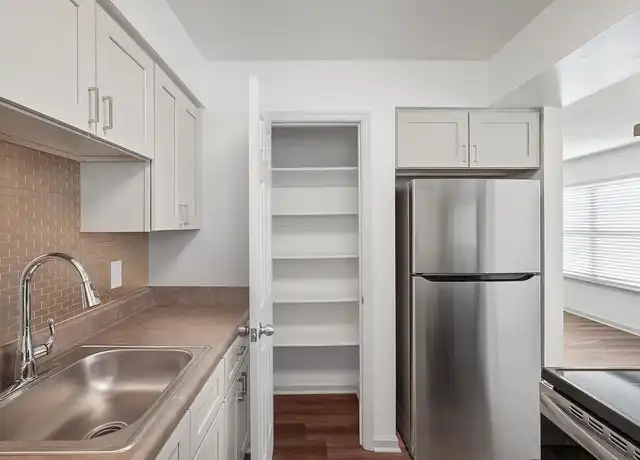 Property at Woodbridge Apartments - 717 Hunters Bridge Dr, Chesapeake, VA, 23320, 2 beds, 1 bath, [object Object]