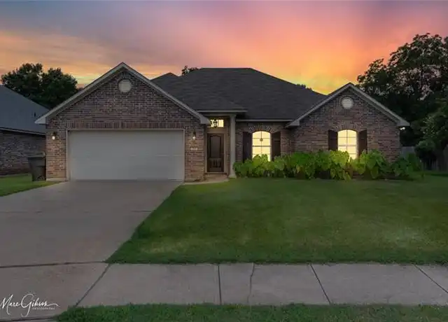 Property at 304 Avondale Ln, Bossier City, LA, 71112, 4 beds, 2 baths, [object Object]