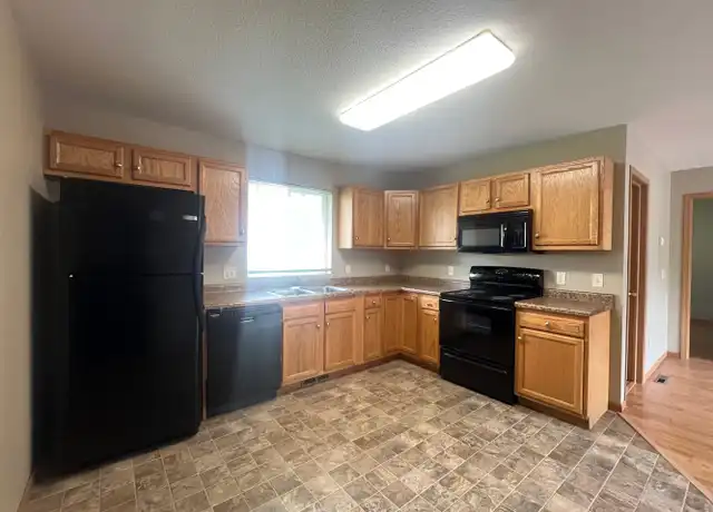 Property at 210 James Ave Unit 3 2, Mankato, MN, 56001, 5 beds, 2 baths, [object Object]