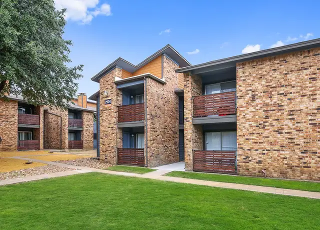 Photo of 2910 S Collins St, Arlington, TX 76014