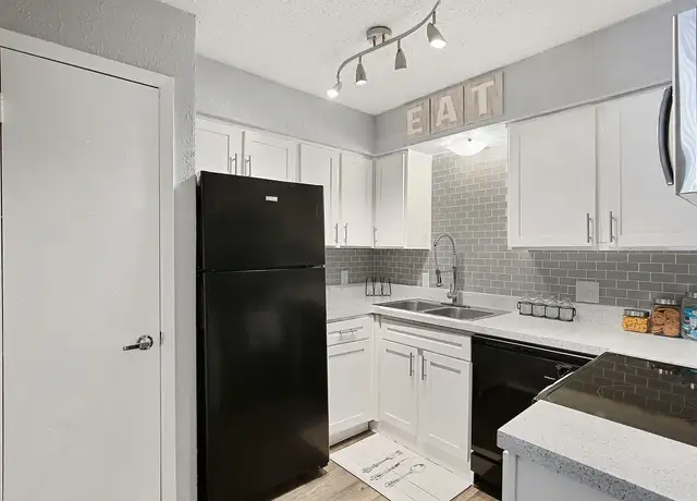 Photo of 2910 S Collins St, Arlington, TX 76014