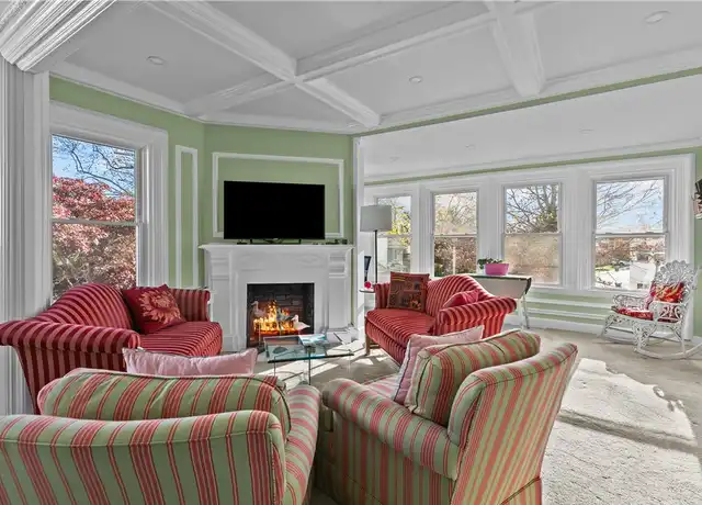 Property at 98 Kay St Unit 2, Newport, RI, 02840, 2 beds, 1 bath, [object Object]