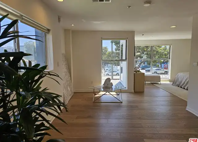Property at 1617 Broadway Unit B, Santa Monica, CA, 90404, 1 bed, 2 baths, [object Object]