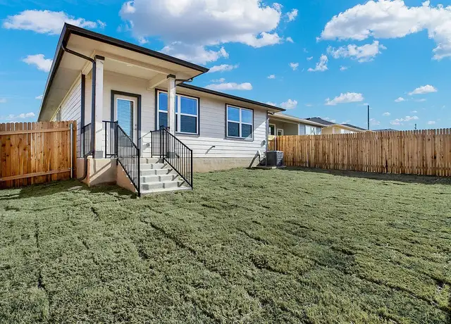 Photo of 305 Fremont Dr, San Marcos, TX 78666