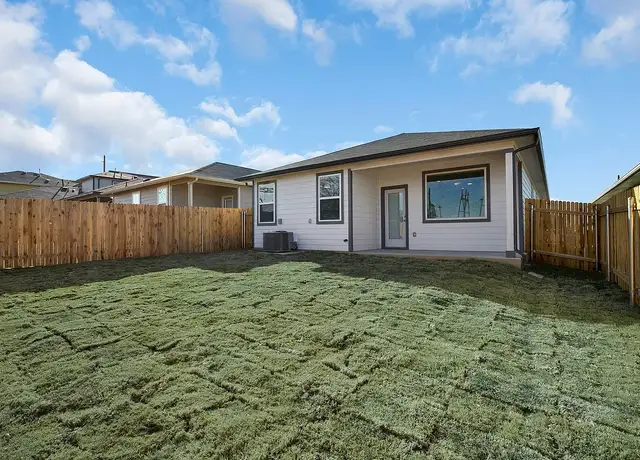 Photo of 305 Fremont Dr, San Marcos, TX 78666