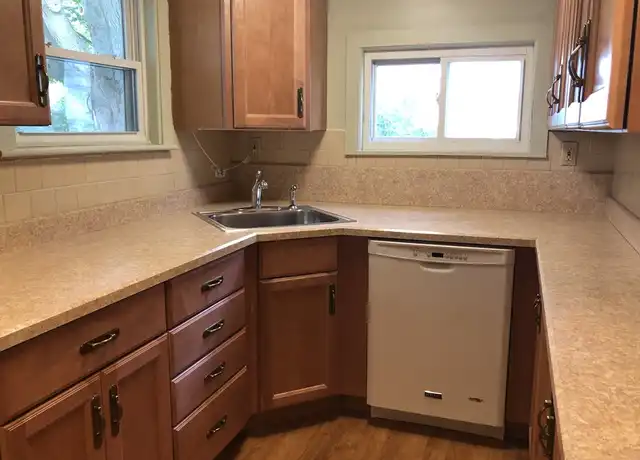 Property at 11 Crescent Sq Unit 3, Newton, MA, 02458, 1 bed, 1 bath, [object Object]