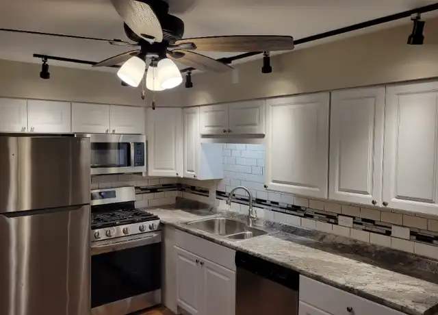Property at 701 Lake St, Antioch, IL, 60002, 2 beds, 1 bath, [object Object]