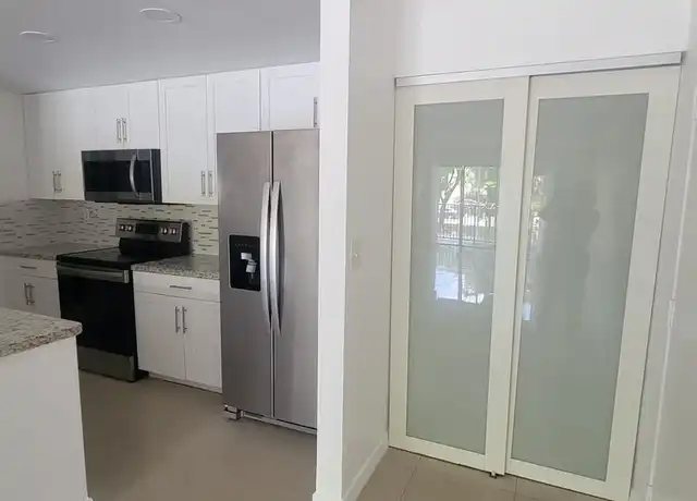 Property at 280 W Park Dr #204, Miami, FL, 33172, 2 beds, 1 bath, [object Object]