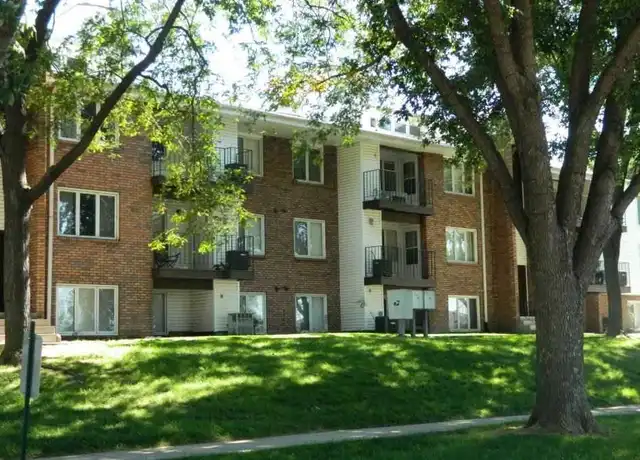 Property at 56th Street Lofts & Apartments - 5500 Shady Creek Ct, Lincoln, NE, 68516, 1-2 bed, 1-2 bath, [object Object]
