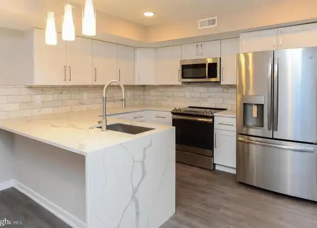 Property at 726 N 19th St Unit 05, Philadelphia, PA, 19130, 2 beds, 2 baths, [object Object]