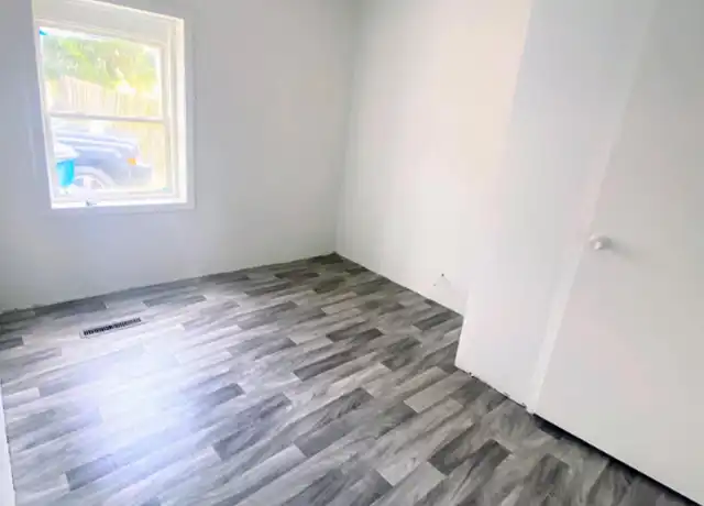 Property at 521 Steward Ave Rm 10, Jackson, MI, 49201, 1 bed, 1 bath, [object Object]