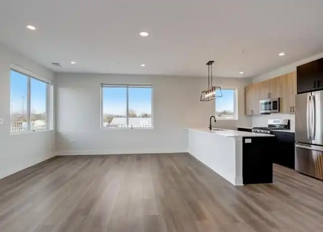 Property at 4 N Hickory Ave, Arlington Heights, IL, 60004, 1 bed, 1 bath, [object Object]