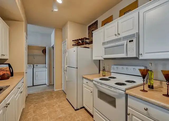 Photo of 105 N Links Dr, Avondale, AZ 85323