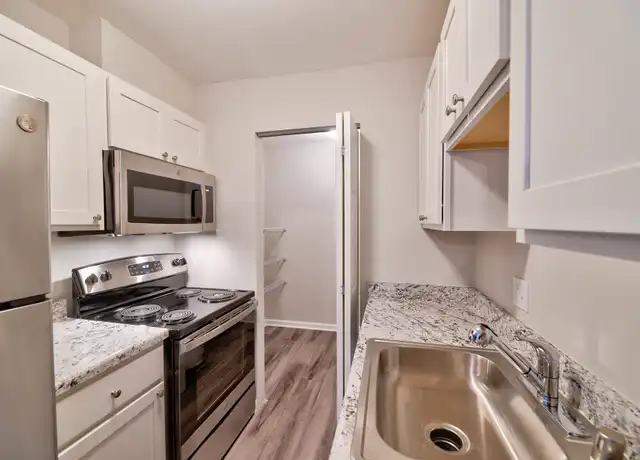 Property at Glen Hills - 6600 N Sidney Pl, Milwaukee, WI, 53209, 1-2 bed, 1 bath, [object Object]