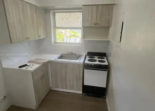 Property at 1465 W 28th St Unit 4, Hialeah, FL, 33010, 2 beds, 1 bath, [object Object]