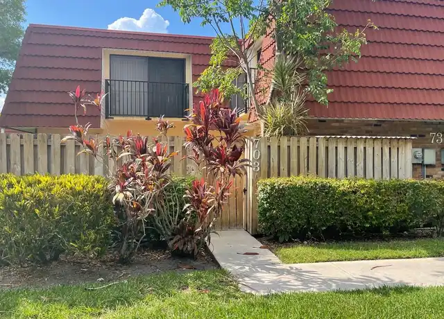 Property at 703 NW 98th Cir, Plantation, FL, 33324, 2 beds, 2.5 baths, [object Object]