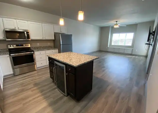 Property at 2110 Cottonwood Rd #208, Ames, IA, 50014, 1 bed, 1 bath, [object Object]
