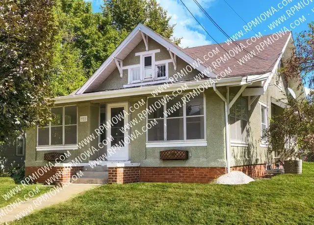 Property at 922 Main St, Norwalk, IA, 50211, 5 beds, 2 baths, [object Object]