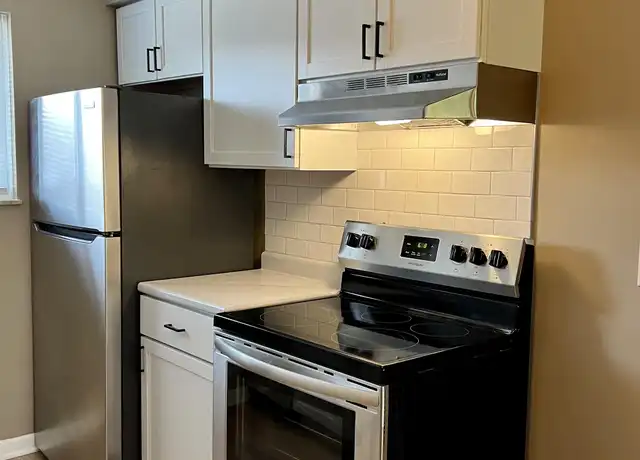 Property at 15515 E 10 Mile Rd Unit 10, Eastpointe, MI, 48021, 1 bed, 1 bath, [object Object]