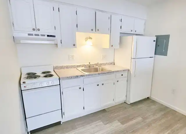 Property at 2411 Welbeck Rd #11, Des Moines, IA, 50310, 2 beds, 1 bath, [object Object]