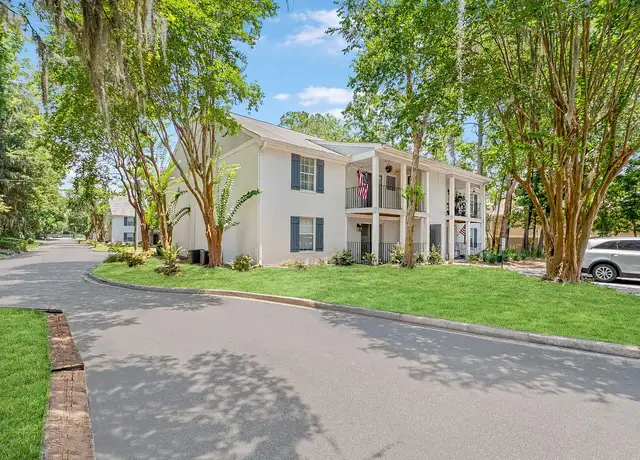 Photo of 205 W Montgomery Xrds, Savannah, GA 31406