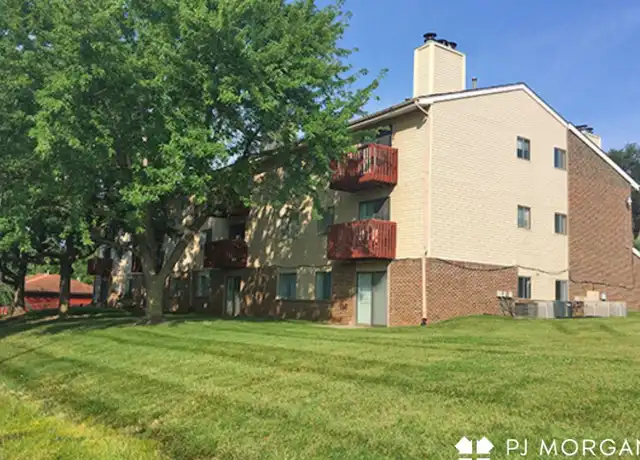 Property at 10808 Oakbrook Cir Unit 5, Omaha, NE, 68154, 1 bed, 1 bath, [object Object]