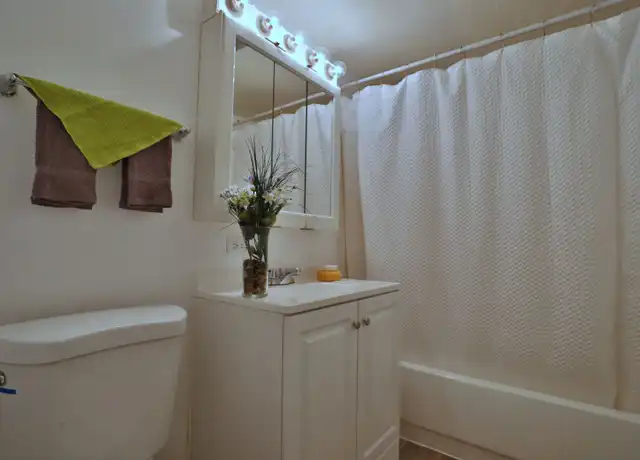 Property at 1420 W Glen Ave Apt 401, Peoria, IL, 61614, 2 beds, 1.5 baths, [object Object]