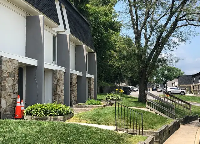Photo of 1 Bonrock Ct, Towson, MD 21204