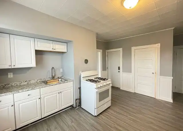 Property at 55 Cleveland St Unit 3R, Manchester, NH, 03102, 2 beds, 1 bath, [object Object]