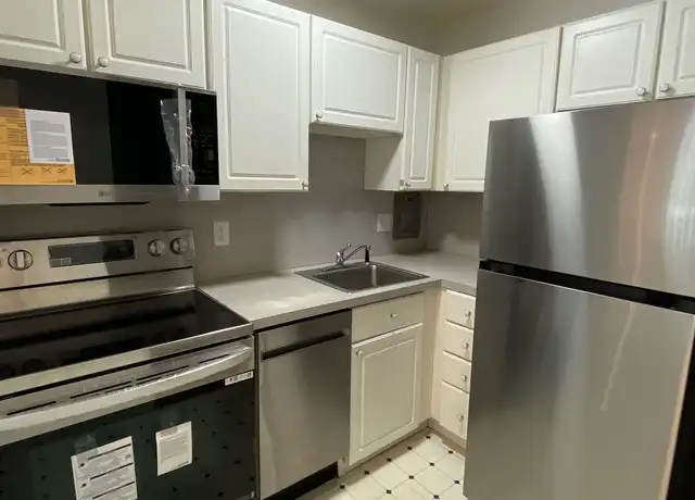 Property at 27 6th Ave Unit 27, Quincy, MA, 02169, 2 beds, 1 bath, [object Object]