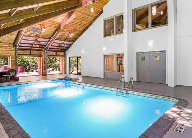 Photo of 18900 Stratford Rd, Minnetonka, MN 55345